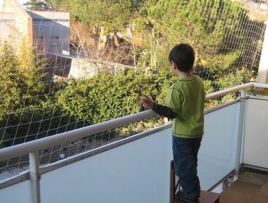 Balcone con ringhiera di vetro